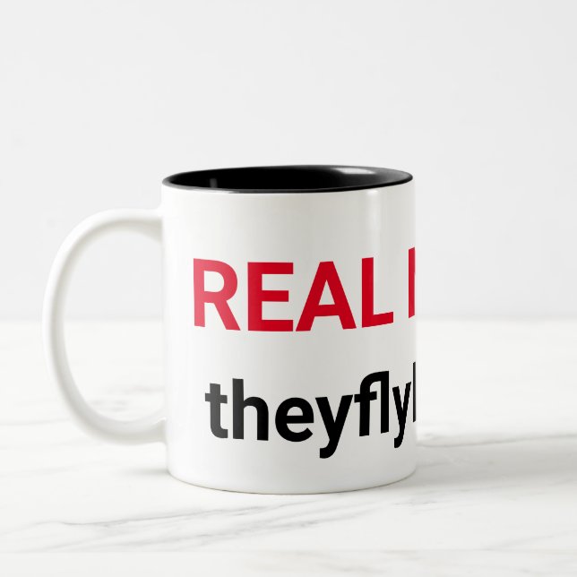 Real News @ theyflyblog.com Två-Tonad Mugg (Vänster)
