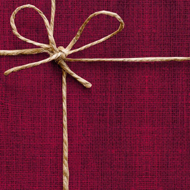 Realistisk Burlap Rustic Simple Magenta Burgundy Presentpapper (Skapare uppladdad)