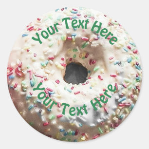 Realistisk Donut med Rainbow Sprinkles Runt Klistermärke