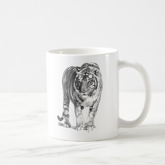 Realistisk hand plockadeBengal tiger med att Kaffemugg