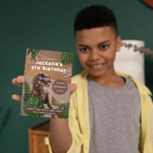 Realistisk inbjudan till dinosauer-födelsedag