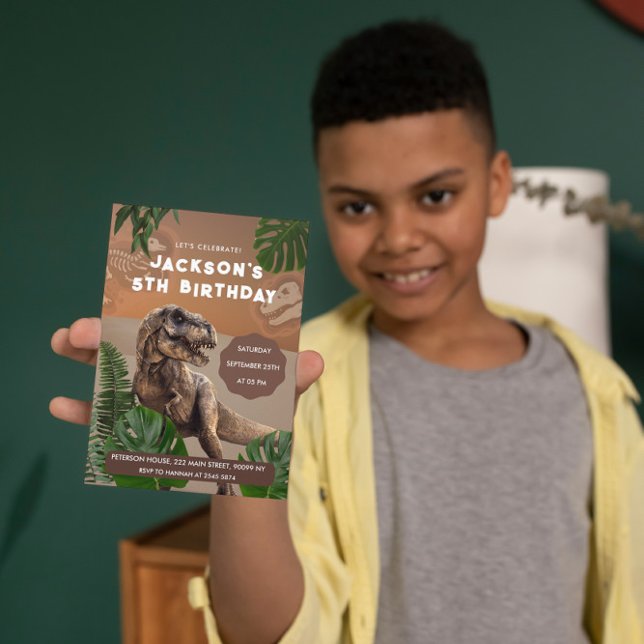 Realistisk inbjudan till dinosauer-födelsedag (Skapare uppladdad)