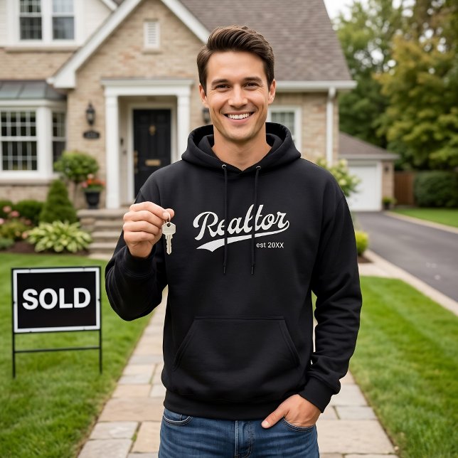 Realtor EST År Baseball Manus Typografi Unisex Hoodie (Unisex black realtor hoodie with white typography baseball script and customizable established year)