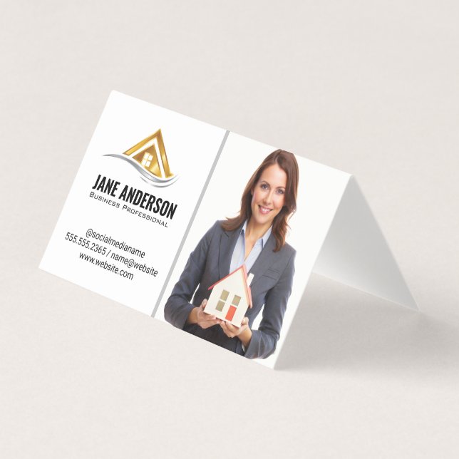 Realtor Holding Home | Affärsvurna Kort (Framsida)