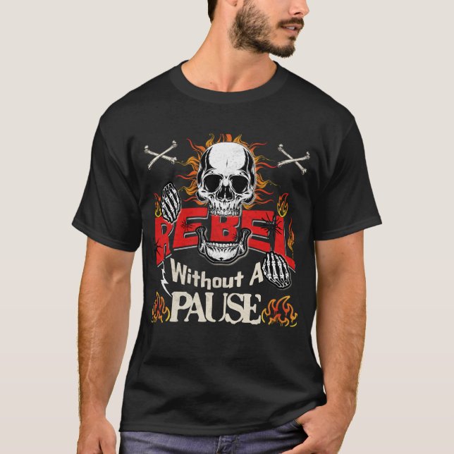 Rebel utan pausa defiant Skull T Shirt (Framsida)
