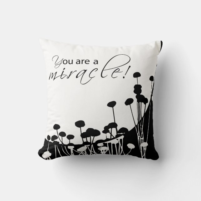 Recovery Miracle, Black and White Kudde (Framsida)