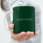 Rectangular Business logotyp för Emerald grönt Kaffemugg<br><div class="desc">Classic emerald grönt,  färg. Anpassa och lägga till din rektangulära logotyp. Du kan ändra bakgrunden till färg för att matcha ditt varumärke.</div>