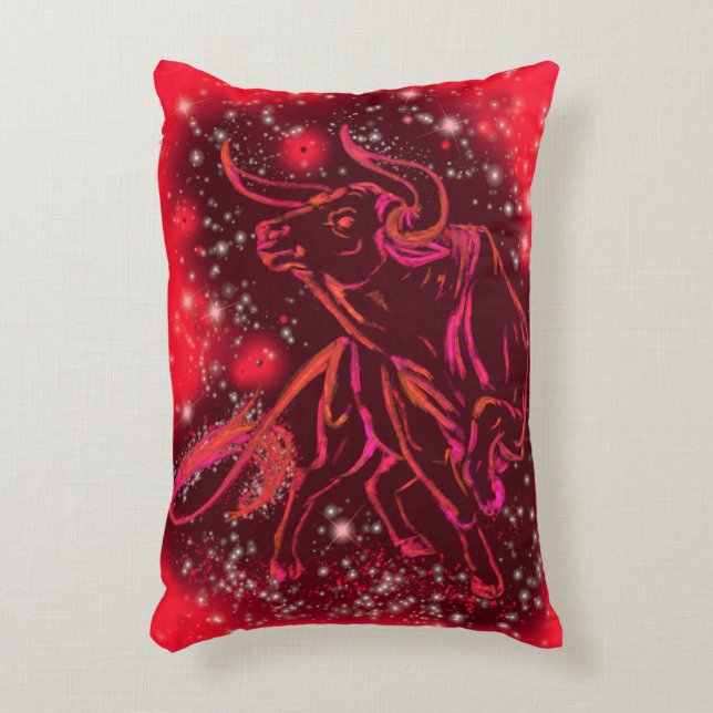 Red Accent Pillow Bull under Starry Natt Prydnadskudde (Framsidan(Vertikal))