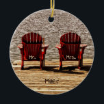 Red Adirondack Beach Ordförande Rustic Julgransprydnad Keramik<br><div class="desc">Herr och fru bröllop Adirondack är strandordförande i Julgran. Land-gåvan av stil till de nya västarna. Brun burgundi,  modern,  chic,  trendig,  unik. Upphovsrätt Marg Seregelyi Fotography.</div>