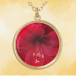 Red Amaryllis Bloom Blommigt Guldpläterat Halsband<br><div class="desc">Gör en mode påstående med den här halsduken med en kedja som innehåller fotobilden av en underbar,  röd Amaryllis-blomma. En underbar,  blommigt design! Markera den underordnade formen,  storlek och avsluta stil.</div>