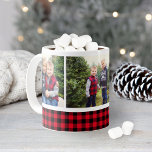 Red and Black Buffalo Play Helgdag Photo Collage Kaffemugg<br><div class="desc">Anpassa det här julkaffet eller hetten kakao mugg med tre (3) favoritfoton och ditt val av helgdag. Utformningen har en trendig svart och röd buffel-kontroll som är gjord mönster.</div>