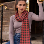 Red and Black Buffalo Play Sjal<br><div class="desc">Förvandla nacke med den feta och tidlösa röda och svarta Buffalo Play scarf. Den här klassiska designen har den ikoniska buffel som plaid mönster,  känd för sin rustiska charm och mångsidiga dragningskraft. Perfekt för att skapa en mysigt känsla under helgdag.</div>