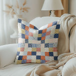 Red and Blue Patchwork Kudde<br><div class="desc">Mysigt med detta vintage-inspirerade röda och blå lappverk dekorativ kudde.</div>
