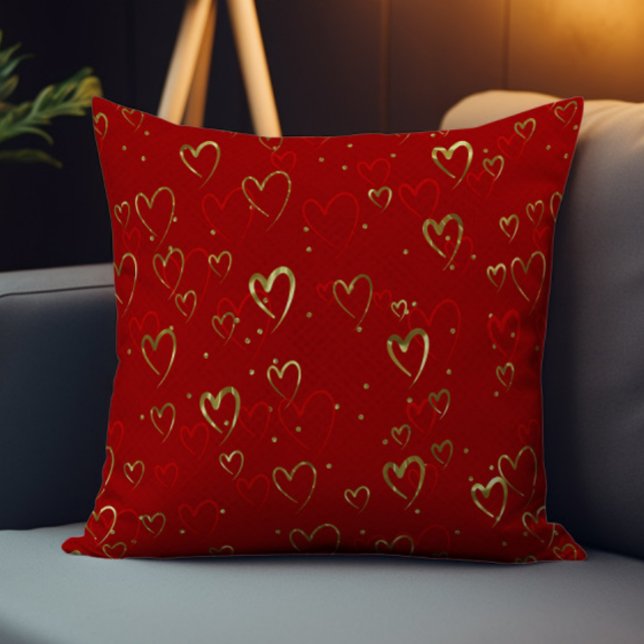 Red and gold hearts on red Valentine's Pattern Kudde (Skapare uppladdad)