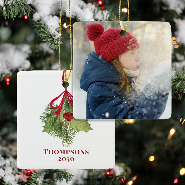 Red and Grönt Classic Holly Photo Anpassningsbar Julgransprydnad Keramik (With simple block-style lettering and elegant red ribbon. )
