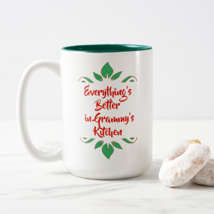 Red and Grönt Grammy's Kitchen Typography Design Två-Tonad Mugg