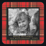 Red and Guld Play Family Photo-julklapp Fyrkantigt Klistermärke<br><div class="desc">Red and Guld Play Family Photo- julklapp. Vår prydnadsmall av hög kvalitet gör det enkelt att anpassa dina klistermärken. Om du vill anpassa den ytterligare,  använda länken "anpassa ytterligare". Stickarna är en del av en samling. Designad av Beverly Bainbridge Homespun Cottage Designings</div>