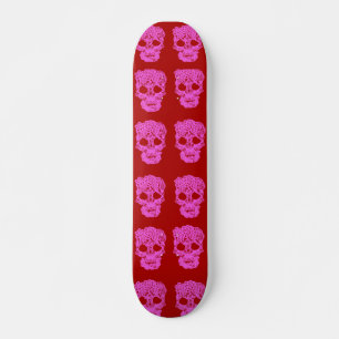 Red and rosa crothet döskalle skateboard