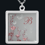 Red and Silver Blommigt Monogrammed Necklace Silverpläterat Halsband<br><div class="desc">Den här röda halsen och silver blommigt med silver-fjärilar och monogram matchar bröllopsinbjudan som visas nedan och skulle ge en underbar gåva till dina brudtärnor,  maid of honor och blomflicka. Byt bara "B" till spelar ingen roll början du behöver.</div>