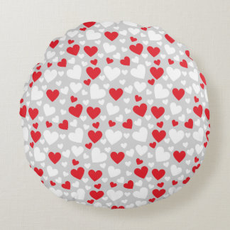 Red and White Hearts Throw Pillow Rund Kudde
