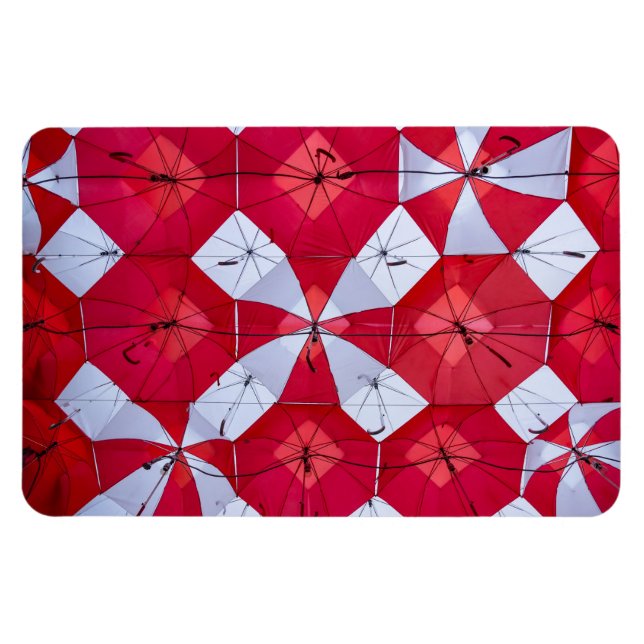 Red and White Open Umbrellas Magnet (Horisontell)