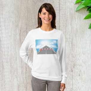 Red and White Road Barrier blockerad åtkomst T Shirt