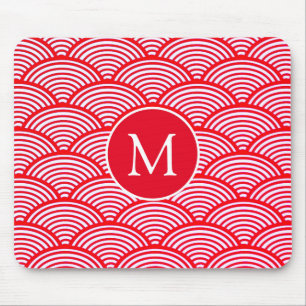 Red and White Scallop Mönster Monogram Musmatta