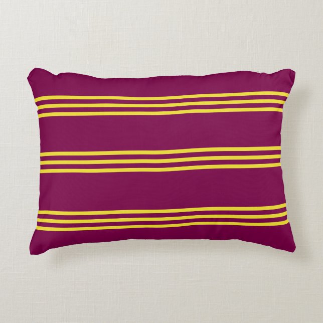 Red and Yellow Accent Pillow Prydnadskudde (Framsidan)