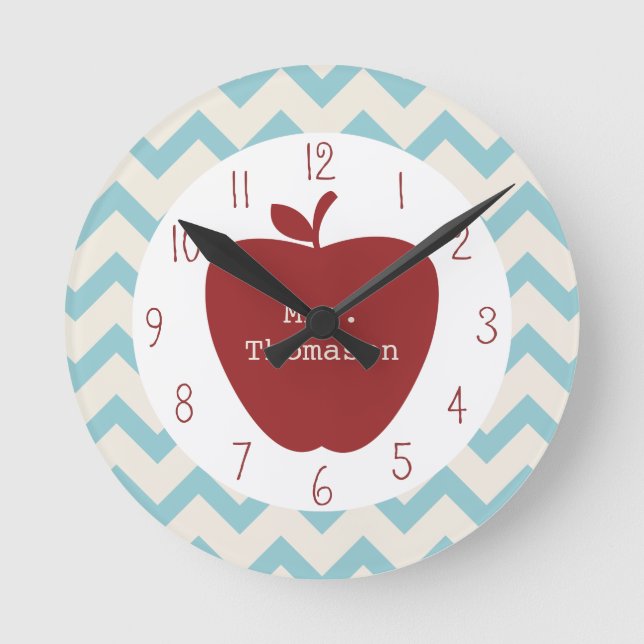 Red Apple Aqua Chevron Teacher Clock Rund Klocka (Framsida)