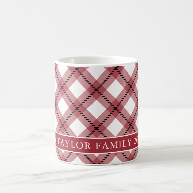 Red Argyle Plaid Farmhouse Family Name Kaffemugg (Center)