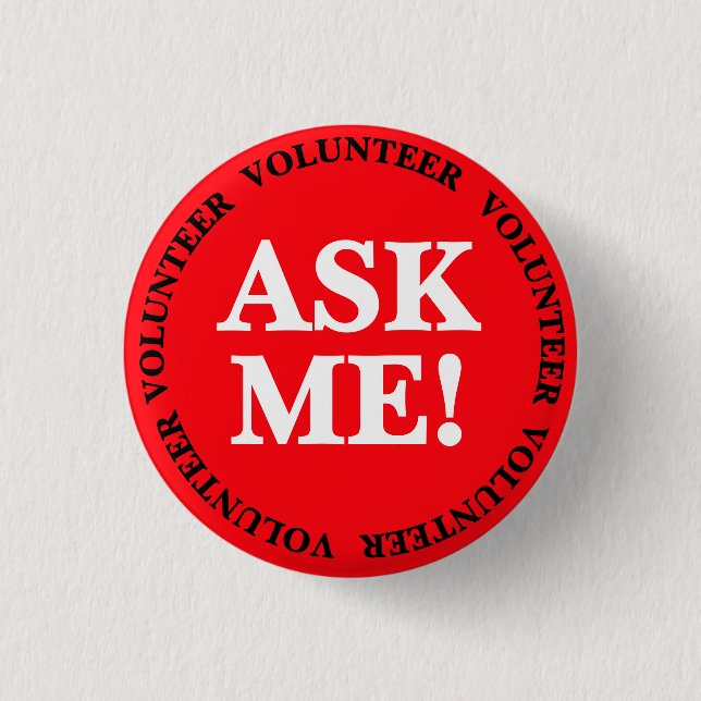 Red Ask Me Volunteer Button Pin – Bold Event Badge Knapp (Framsida)