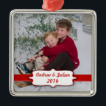 Red Banner Photo Ornament<br><div class="desc">Ett anpassade med ett rött namn.</div>