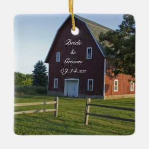 Red Barn med Fence Land Förlovning Julgransprydnad Keramik