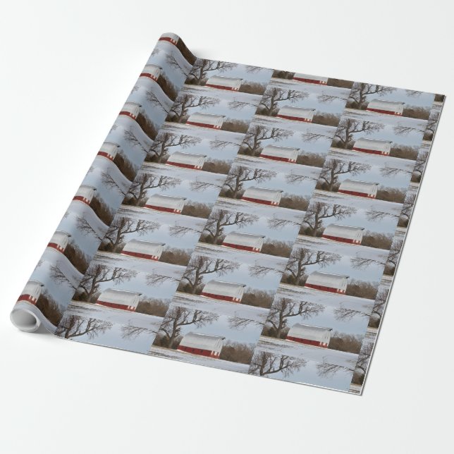 Red Barn och Snö Wrapping Papper Presentpapper (Utrullad)