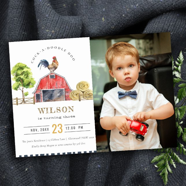 Red Barn Tupp Watercolor Photo Birthday Inbjudan (Skapare uppladdad)