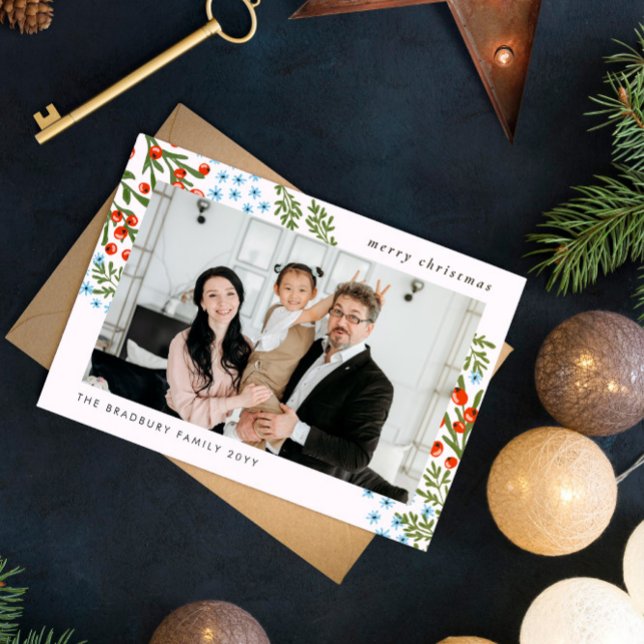 Red Berries Blåa blommor Family Photo jul Julkort (Skapare uppladdad)