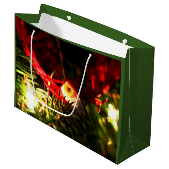 Red Bird Ornament på Julgran Gift Bag (Framsidan Vinklad)