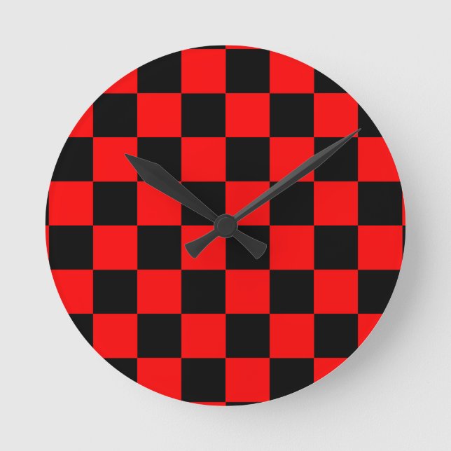 Red Black Checkated Mönster Rund Klocka (Framsida)
