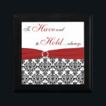Red, Black, White Damask-årsdag Trinket Box Minnesask<br><div class="desc">Anpassadets svarta och vita smyckeskrin har ett rött FAUX-band och en smyckad brosch på den och frasen "Att ha och hålla i", vilket skulle göra det till en perfekt bröllop-årsdag för lagring av en överraskningsjubileumsgåva, eller låta det vara presenten för er speciella att lagra speciella minnesmärken eller juveler i. Texten...</div>
