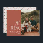 Red Boho Polka Dot Glad helg Single Photo Julkort<br><div class="desc">Det här enkla fotokortet med röd boho polka punkt glad helg är perfekt för din moderna bohemiska land-inspirerade Julhälsningar. Det klassiska, rustiska men finstilta, handritade teckensnittet ge är en snygg vintage som ser söt och enkel ut. Polka dots kom i jordtoner av rött, sage grönt, rosa, terrakotta, rost och tan....</div>