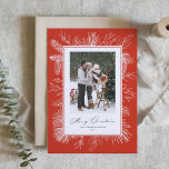 Red Botanical Ram God jul Photo Helgkort<br><div class="desc">God Jul! Skicka julhälsningar med det här vintagens helgdag-fotokort. Den har vintage konst av pinekoner,  gräs nål och hollier med röd bakgrund. Anpassa genom att lägga till foto,  namn,  år och meddelande. Det här årgången finns i andra färg. Matchande objekt är tillgängliga.</div>