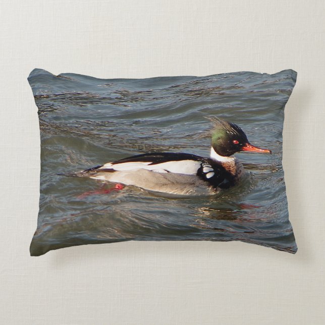 Red Brested Merganser accent pilow Prydnadskudde (Framsidan)