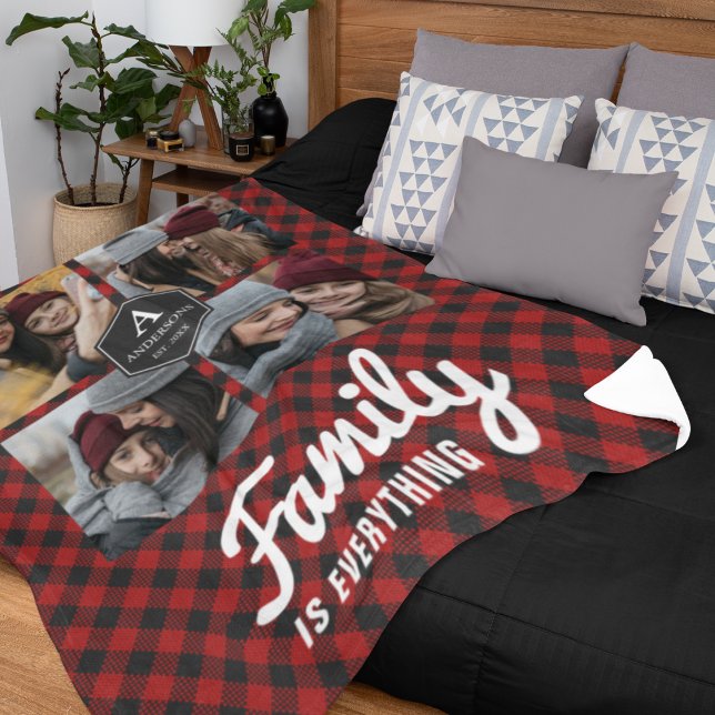 Red Buffalo Play Lumberjack Family Photo Collage Fleecefilt (Skapare uppladdad)
