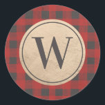 Red Buffalo Play Monogram Runt Klistermärke<br><div class="desc">De röda och grått buffalo-mönster-runt-klistermärkena har din första sida på guld-bakgrunden. MATCHING-objekt i vår butik.</div>