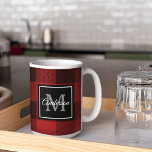 Red Buffalo Play | Personlig initial | Kaffe Kaffemugg<br><div class="desc">Backa dina kära i den klassiska röda Buffalo Packs värme och charm med en personlig beröring. Oavsett om det är för en födelsedag,  årsdag eller bara för att visa någon du bryr dig om,  är det här anpassadets gåva som gör ett bestående intryck.</div>