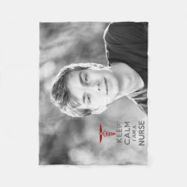 Red Caduceus Behålla Lugn I är en sjuksköterska Fleecefilt