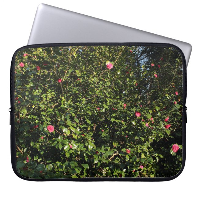 Red Camellia Bush Laptop Sleeve (Framsidan)