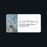 Red Cardinal in Winter Nature Photo jul Adressetikett<br><div class="desc">Adressetiketter med ett scenbildfotografi med en ljusröd kardinal. Kontrasterade mot en uttorkad vinterbakgrund med en varsam nedgång i snö.</div>