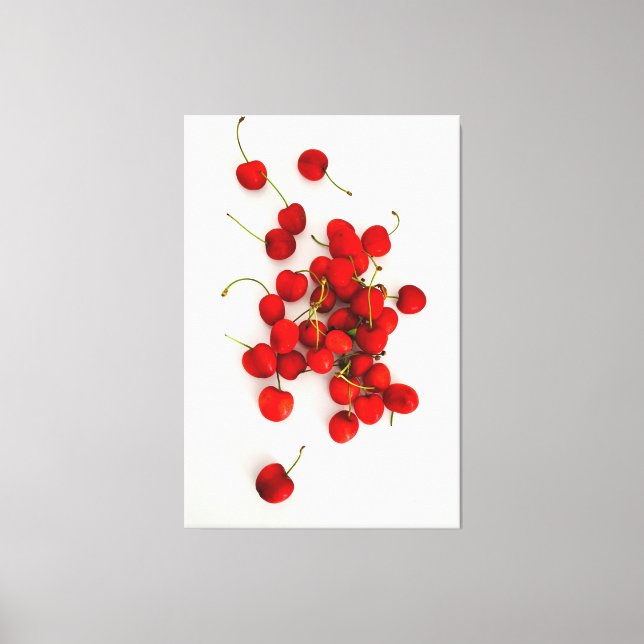 Red Cherries in Natural Light Ljugit på White Canvastryck (Framsida)