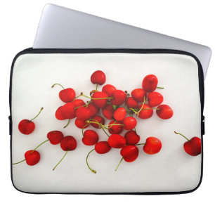 Red Cherries in Natural Light Ljugit på White Laptop Fodral